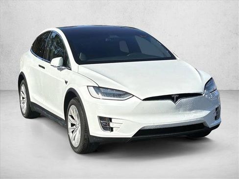 Used 2019 Tesla Model X 75D image 5