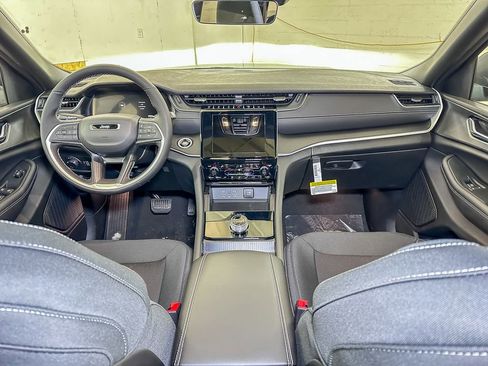 New 2025 Jeep Grand Cherokee Laredo X image 24