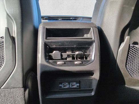 Used 2023 Jeep Grand Cherokee Laredo image 15