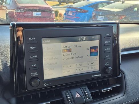 Used 2020 Toyota RAV4 XLE Premium image 4