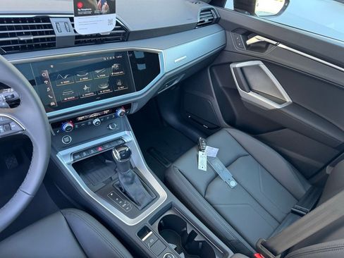 New 2025 Audi Q3 2.0T Premium image 32