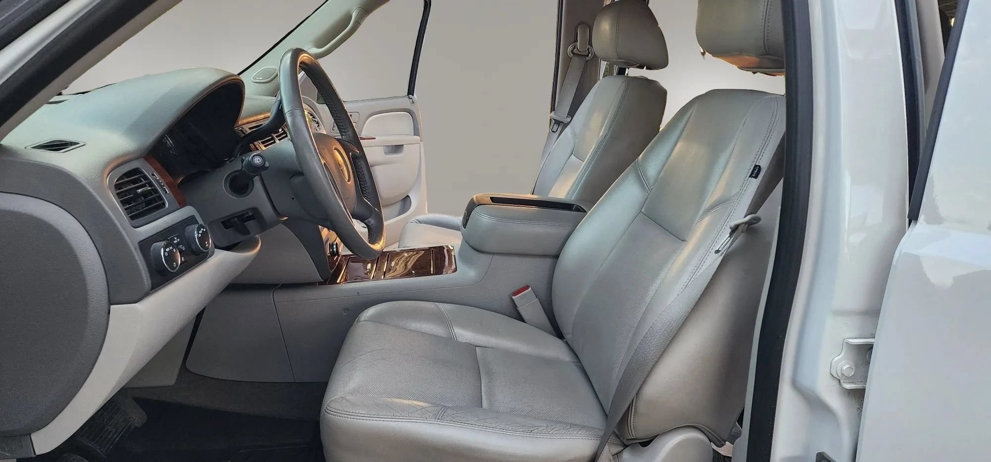 Used 2012 Chevrolet Tahoe LTZ AWD/4WD image 19
