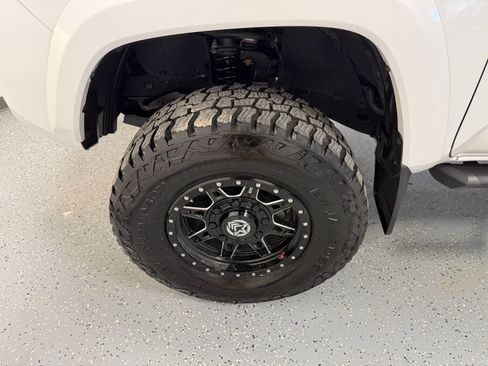 Used 2022 Toyota Tacoma TRD Sport w/ Technology Package AWD/4WD image 25