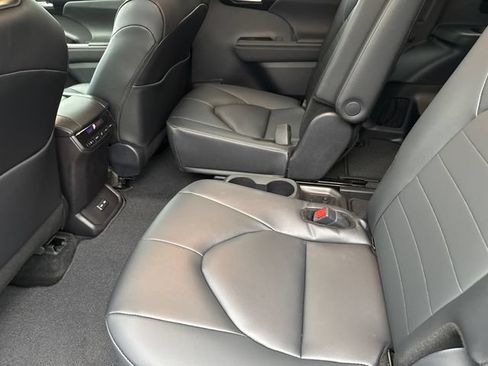 Used 2026 Toyota Highlander XLE AWD/4WD image 19