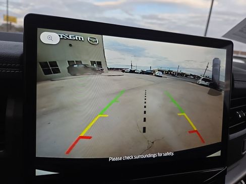 Used 2024 Ford Expedition XLT image 14