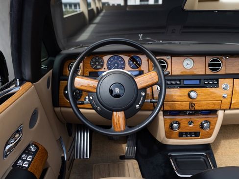 Used 2009 Rolls-Royce Phantom Drophead Coupe RWD image 22