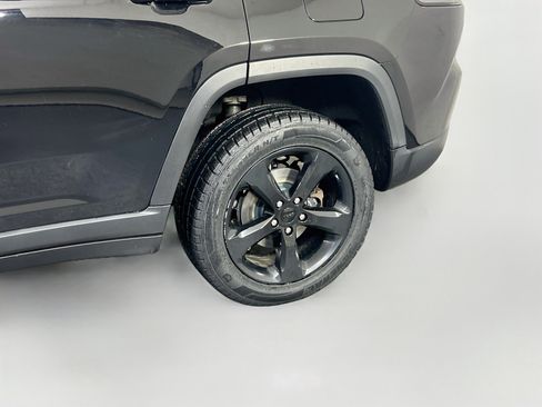 Used 2023 Jeep Grand Cherokee Altitude AWD/4WD image 30