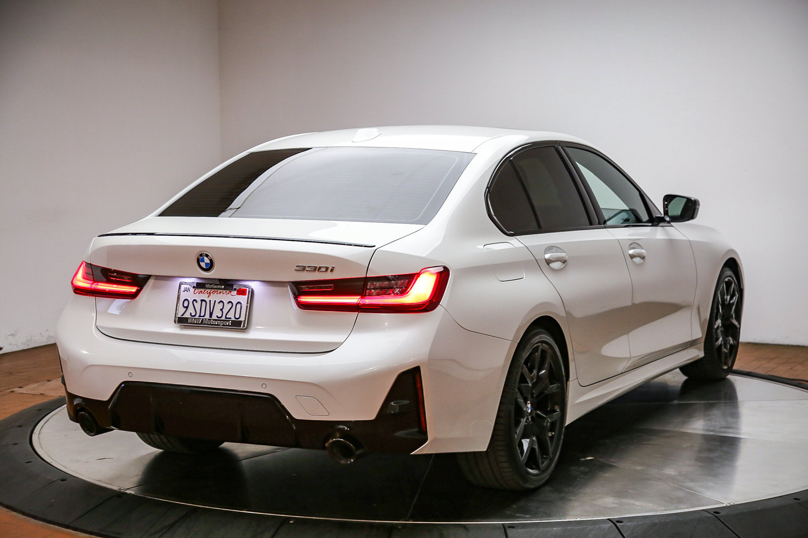 Certified 2025 BMW 330i Sedan w/ M Sport Package RWD image 7