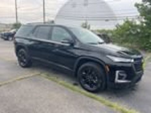 Used 2023 Chevrolet Traverse LT FWD image 3