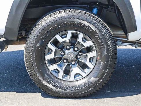 Used 2020 Toyota Tacoma TRD Off-Road image 10