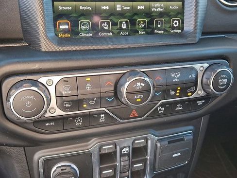 Used 2022 Jeep Gladiator Overland image 19