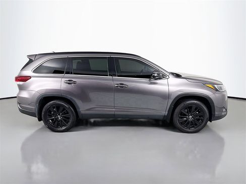 Used 2019 Toyota Highlander SE image 8