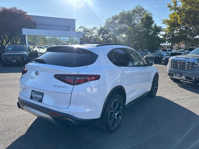 Used 2022 Alfa Romeo Stelvio Ti AWD/4WD image 8