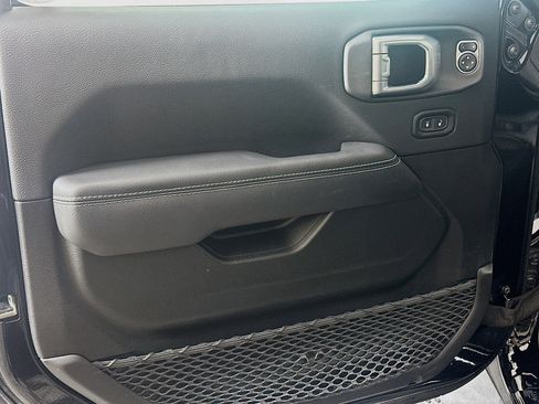 Used 2022 Jeep Wrangler Sahara image 15