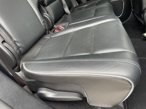 Used 2020 Jeep Grand Cherokee Overland AWD/4WD image 23