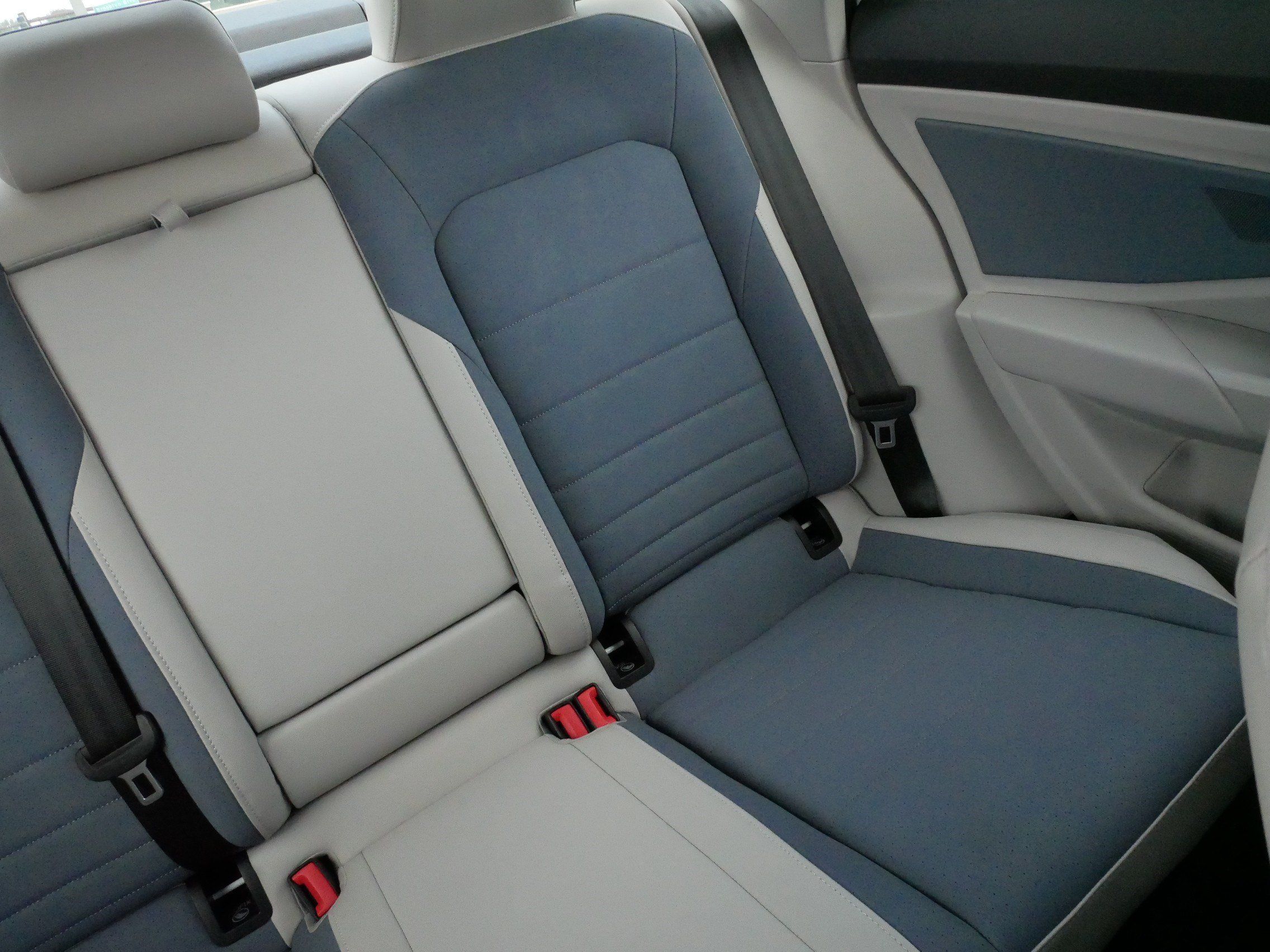 Certified 2025 Volkswagen Jetta SE w/ Sunroof Package FWD image 14