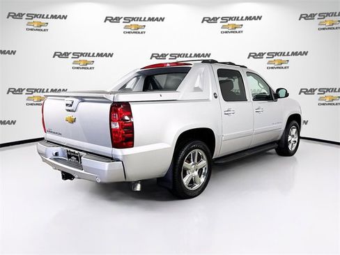 Used 2013 Chevrolet Avalanche LTZ image 7