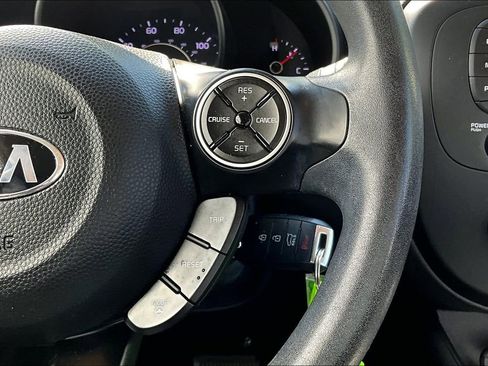 Used 2016 Kia Soul + image 13