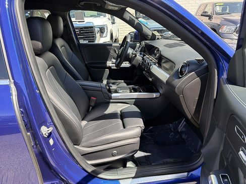 Used 2021 Mercedes-Benz GLB 250 4MATIC w/ Premium Package image 26