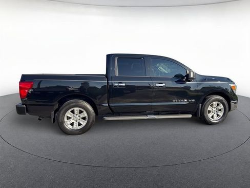 Used 2018 Nissan Titan SV w/ SV Convenience Package RWD image 6