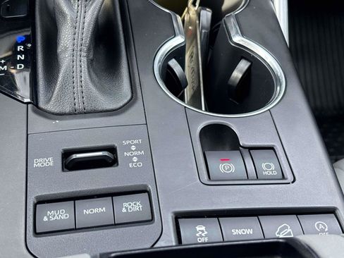 Used 2022 Toyota Highlander XLE image 22