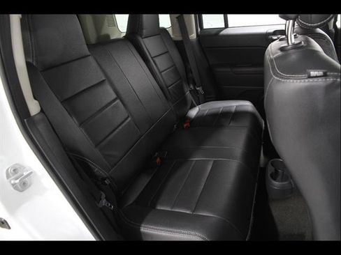 Used 2017 Jeep Patriot High Altitude AWD/4WD image 17