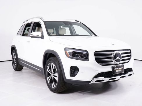 Used 2025 Mercedes-Benz GLB 250 4MATIC image 17