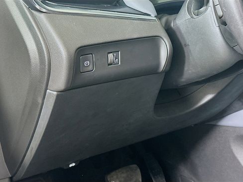 Used 2023 Buick Enclave Essence image 17