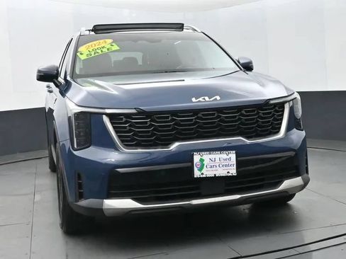 Used 2024 Kia Sorento S w/ Panoramic Sunroof Package FWD image 3