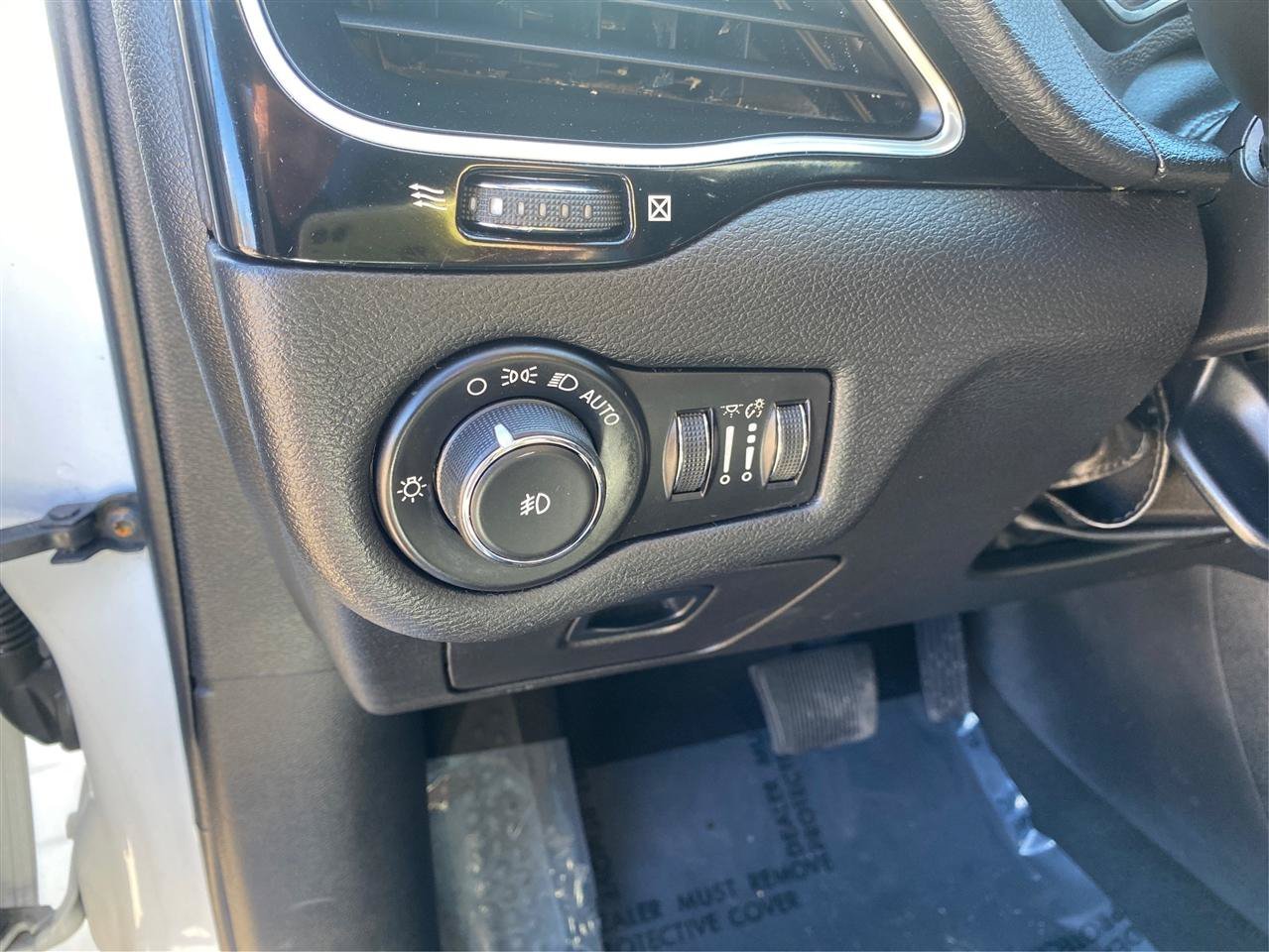 Used 2020 Jeep Cherokee Latitude Plus AWD/4WD image 17
