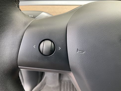 Used 2020 Tesla Model Y Long Range AWD/4WD image 25