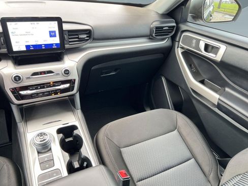 Used 2022 Ford Explorer XLT image 28