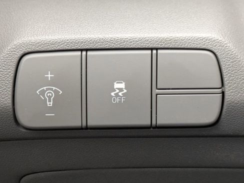 Used 2024 Hyundai Elantra SEL image 25