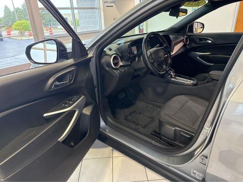 Used 2024 Chevrolet Trax RS w/ Driver Confidence Package FWD image 15