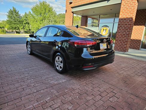 Used 2017 Kia Forte LX image 4