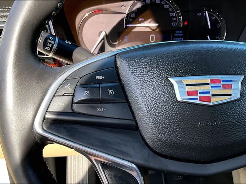 Used 2017 Cadillac XT5 Luxury image 24