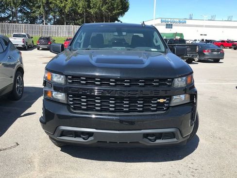 Used 2020 Chevrolet Silverado 1500 Custom w/ Custom Value Package AWD/4WD image 9
