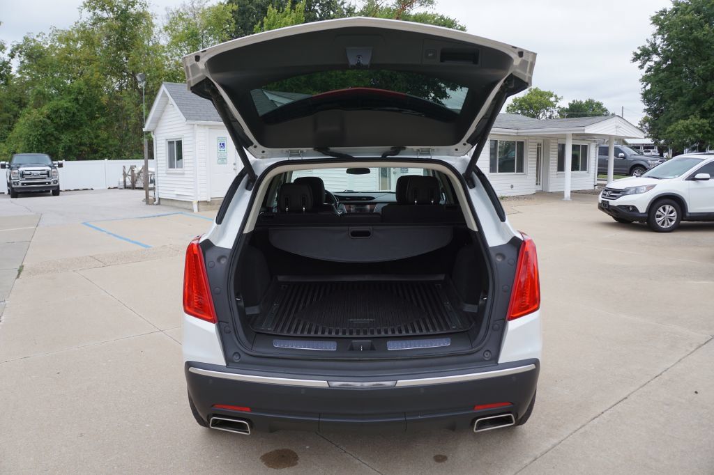 Used 2017 Cadillac XT5 Luxury w/ Driver Awareness Package FWD image 4
