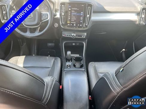 Used 2021 Volvo XC40 T5 Momentum w/ Premium Package AWD/4WD image 16