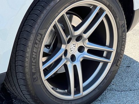 Certified 2019 Porsche Macan S AWD/4WD image 13
