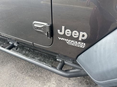 Used 2018 Jeep Wrangler Unlimited Sport image 4