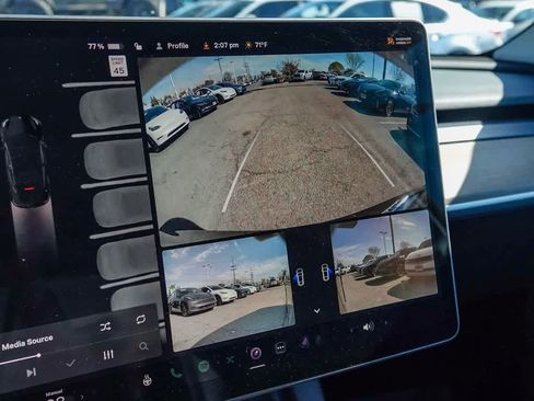 Used 2022 Tesla Model Y Long Range image 22