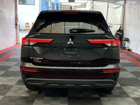 Used 2022 Mitsubishi Outlander ES AWD/4WD image 5