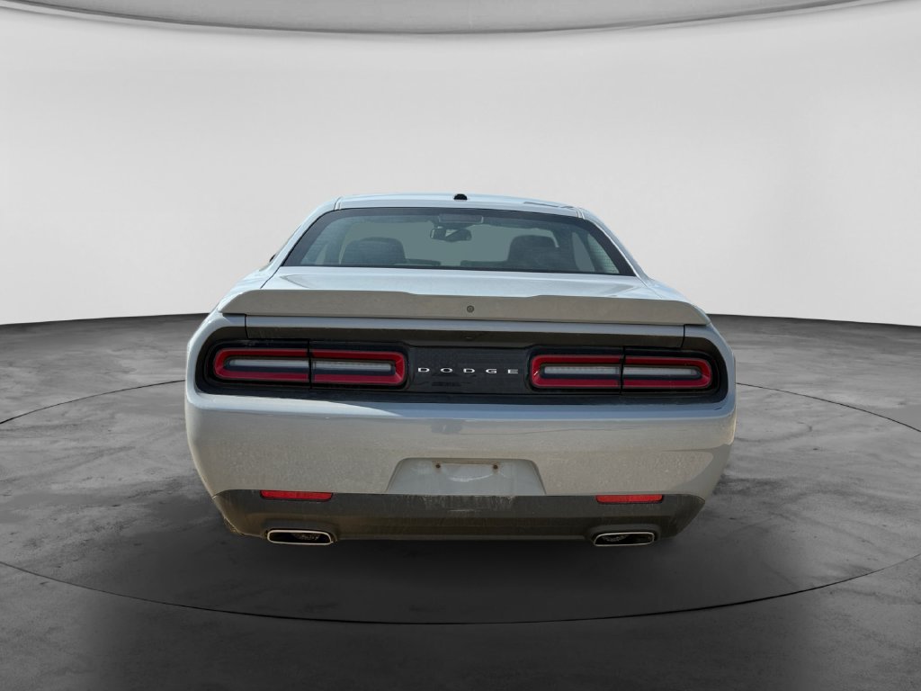 Used 2022 Dodge Challenger SXT RWD image 7