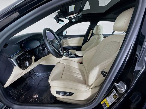 Used 2021 BMW 530e w/ Parking Assistance Package image 21