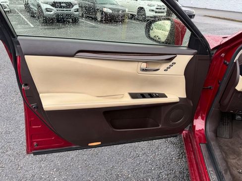 Used 2017 Lexus ES 350 350 w/ Premium Package image 13