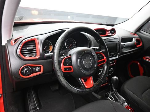 Used 2017 Jeep Renegade Altitude FWD image 12