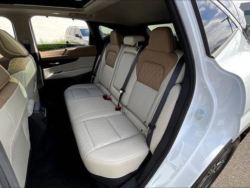 Used 2025 Nissan Murano Platinum w/ Cargo Package image 9