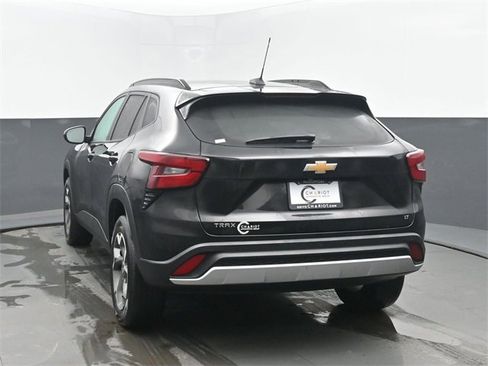 Used 2024 Chevrolet Trax LT w/ Driver Confidence Package image 4