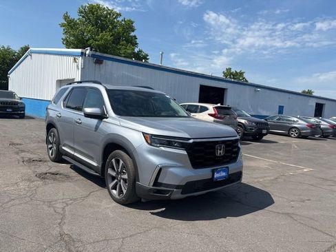 Used 2023 Honda Pilot Elite image 2